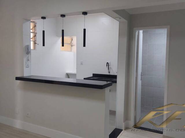 #V042 - Apartamento para Venda em Santos - SP